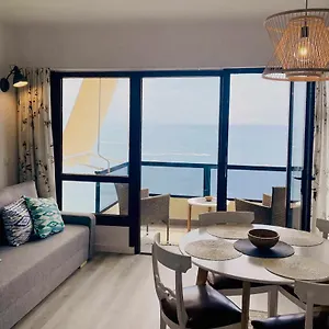 Precioso En Primera Línea De Playa Apartamento